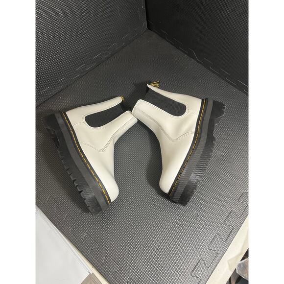 Dr. Martens 2976 Quad Womens Size 6 Chelsea Boots White Smooth Leather Pull On - Picture 3 of 8